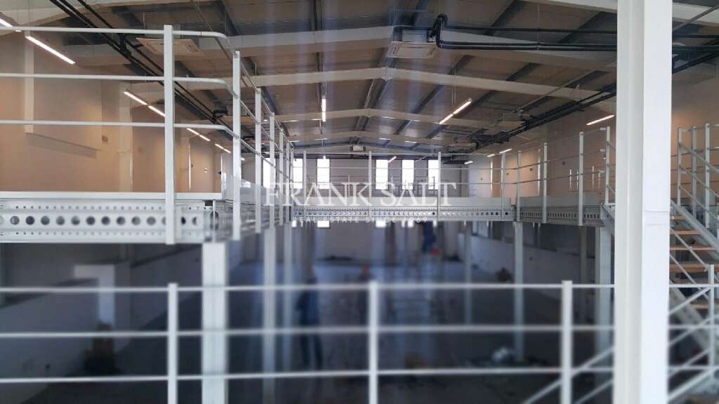 Bureau à Qormi, Malta 1200m² No. 11925