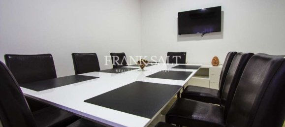 430m² Office in Qormi, Malta No. 13111 2