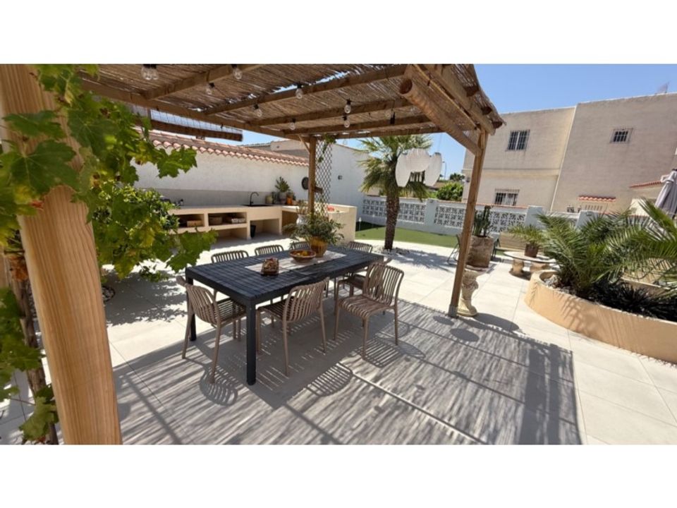 Villa de 3 dormitorios en Elda, Spain No. 183533