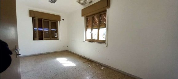 800m² Warehouse in Syracuse, Italy No. 250562 15