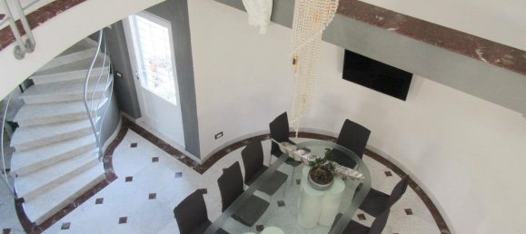 4 bedrooms Villa in Carrara, Italy No. 178390 2