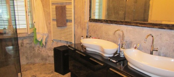 4 bedrooms Villa in Carrara, Italy No. 178390 13