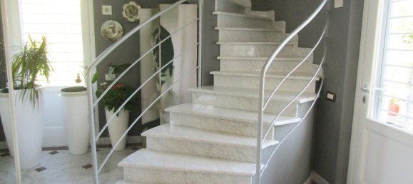 4 bedrooms Villa in Carrara, Italy No. 178390 12