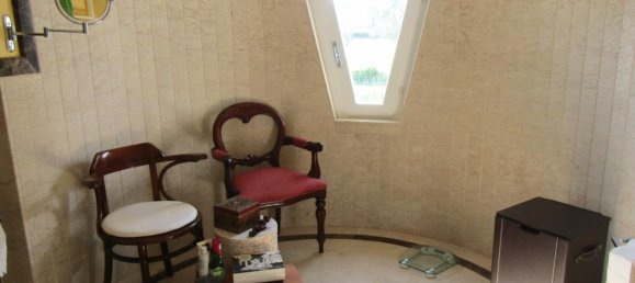 4 bedrooms Villa in Carrara, Italy No. 178390 20