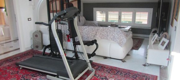 4 bedrooms Villa in Carrara, Italy No. 178390 18