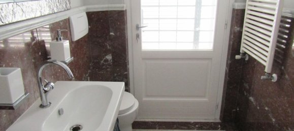 4 bedrooms Villa in Carrara, Italy No. 178390 9