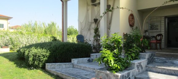 4 bedrooms Villa in Carrara, Italy No. 178390 23