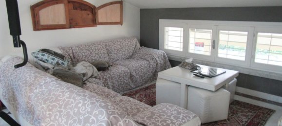 4 bedrooms Villa in Carrara, Italy No. 178390 11