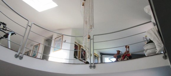 4 bedrooms Villa in Carrara, Italy No. 178390 10