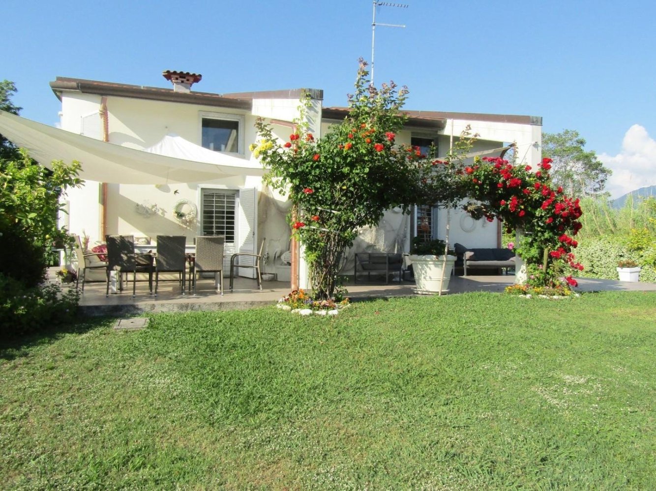 4 bedrooms Villa in Carrara, Italy No. 178390
