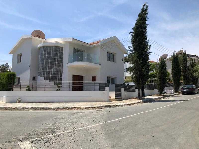 4 bedrooms House in Agios Athanasios, Cyprus No. 7351