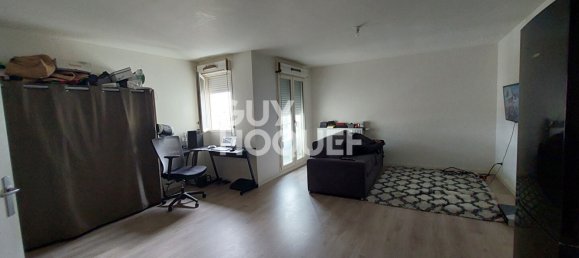 Studio in Rosny-sous-Bois, France No. 178810 2