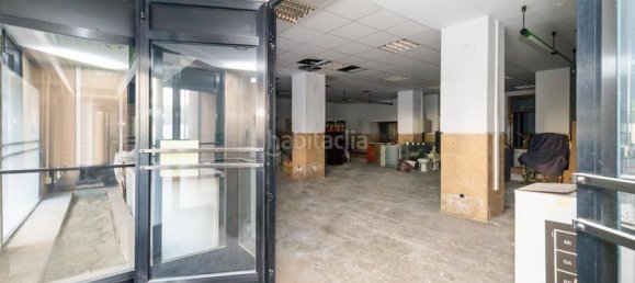 226m² Commercial property in Santa Fe, Spain No. 188822 3
