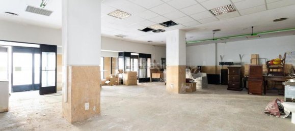 226m² Commercial property in Santa Fe, Spain No. 188822 10