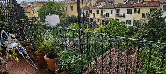 2 bedrooms Apartment in Florence, Italy No. 328811 2