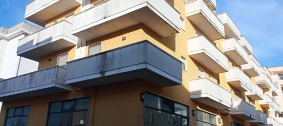 Apartamento de 4 dormitorios en Parabita, Italy No. 374688 3