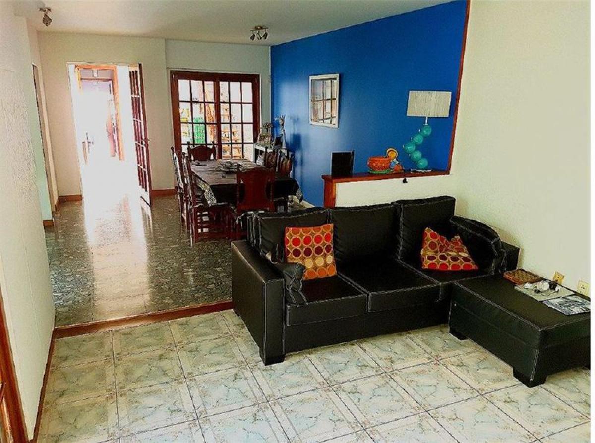 Casa de 3 dormitorios en Buenos Aires, Argentina No. 101628