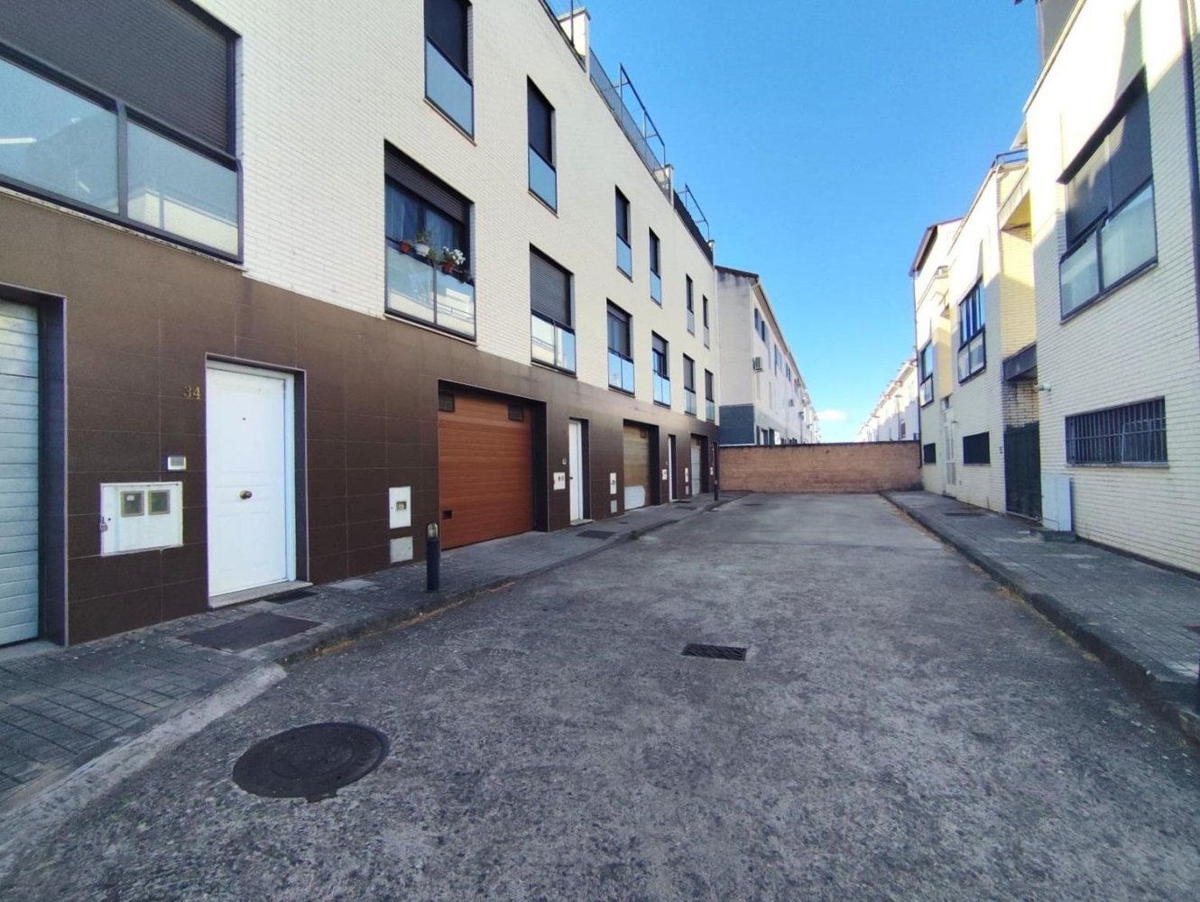 3 bedrooms Townhouse in Caceres, Spain No. 230248