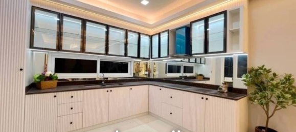 5 bedrooms Villa in Pattaya, Thailand No. 26763 6