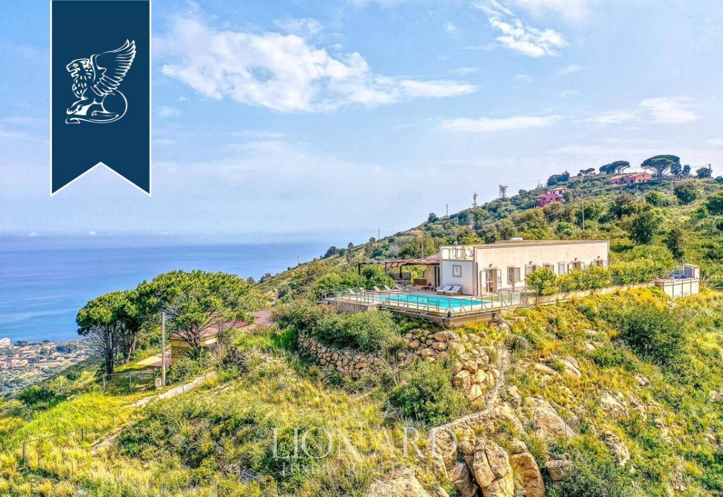 5 bedrooms Villa in Cefalù, Italy No. 277198