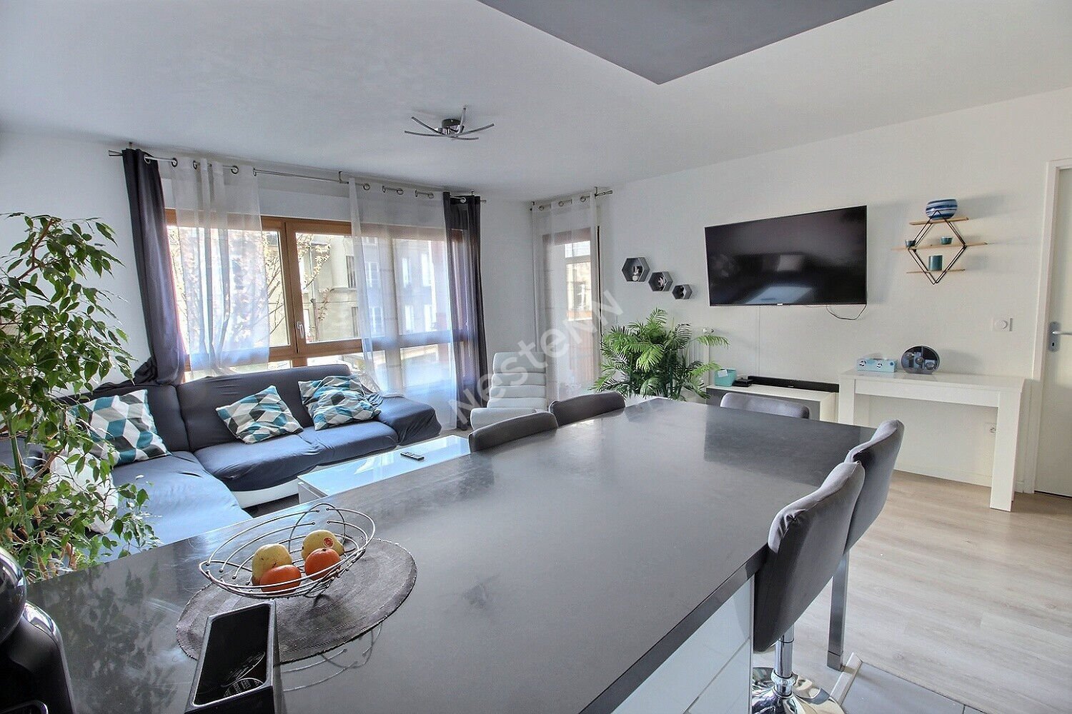 2 Schlafzimmer Wohnung in Montreuil, France, Nr. 182933