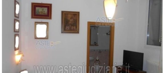 5 bedrooms Apartment in Rimini, Italy No. 327844 8