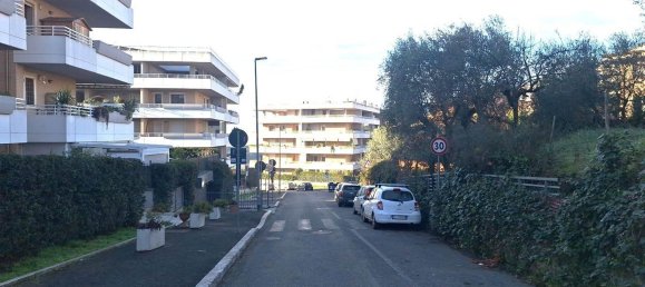 3 rooms Apartment in Rome, Italy No. 80679 3