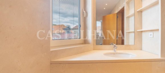 3 bedrooms Apartment in Porto, Portugal No. 97395 42