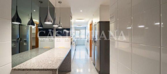 3 bedrooms Apartment in Porto, Portugal No. 97395 9