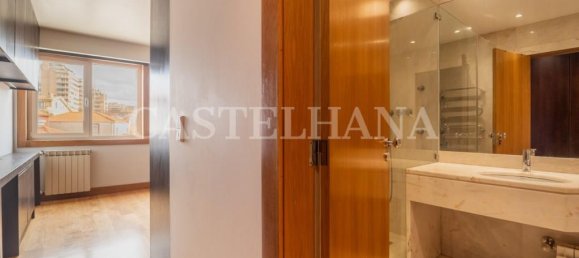 3 bedrooms Apartment in Porto, Portugal No. 97395 14