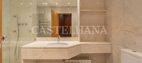 3 bedrooms Apartment in Porto, Portugal No. 97395 16