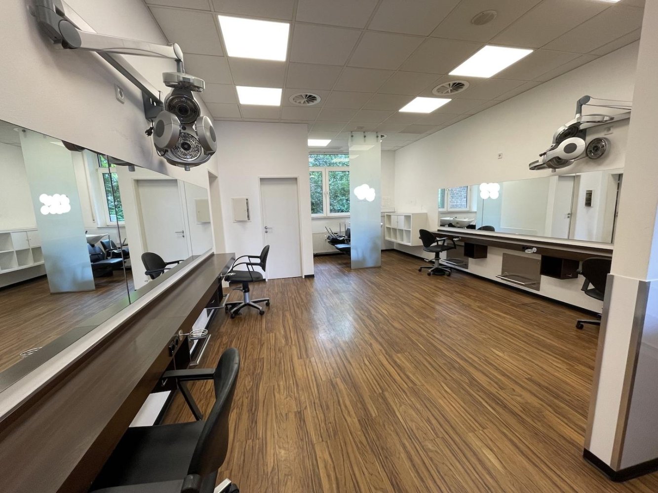 Propiedad comercial de 2 habitaciónes en Gutersloh, Germany No. 60081