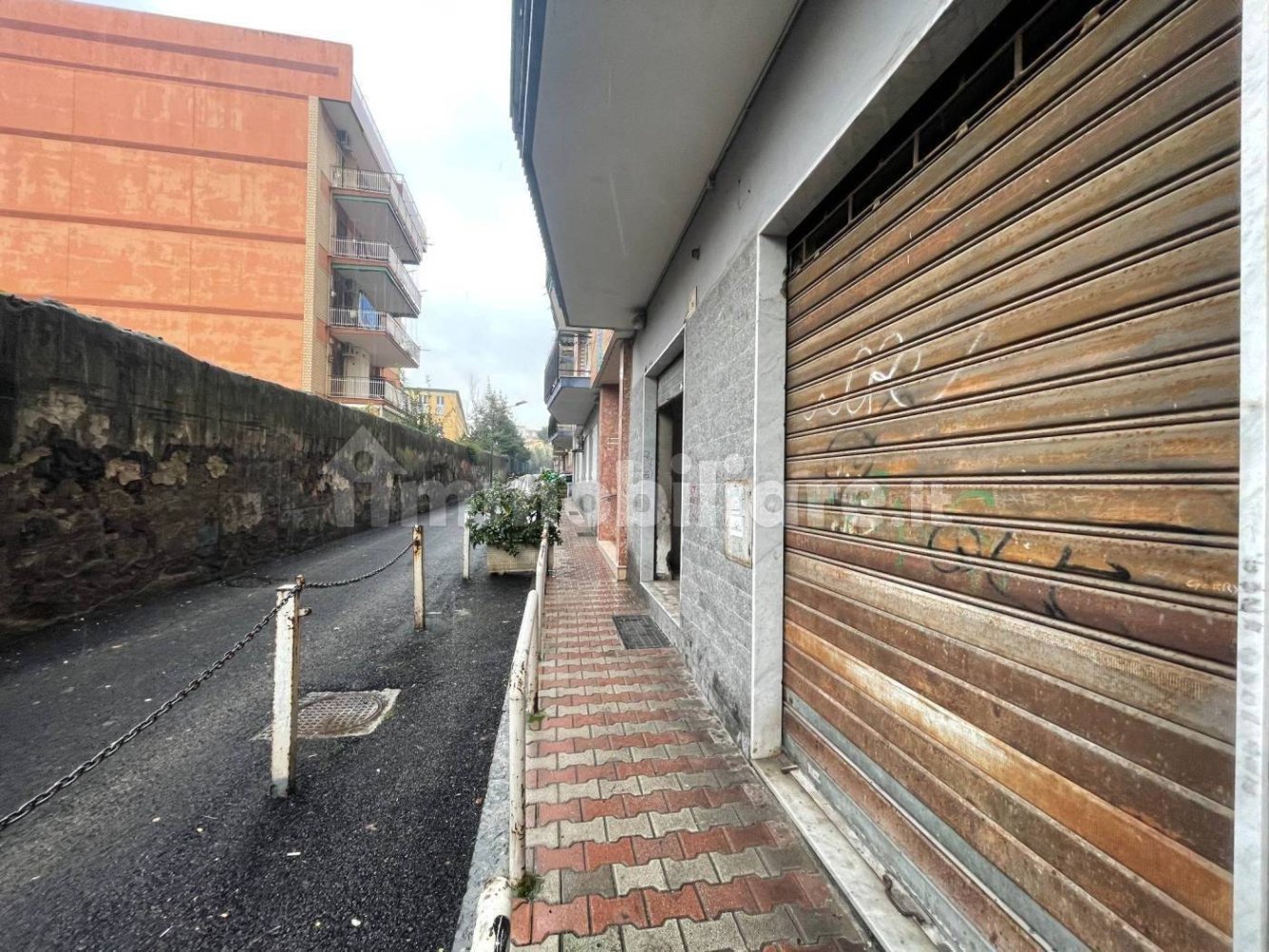 2 rooms Commercial property in San Giorgio a Cremano, Italy No. 24734