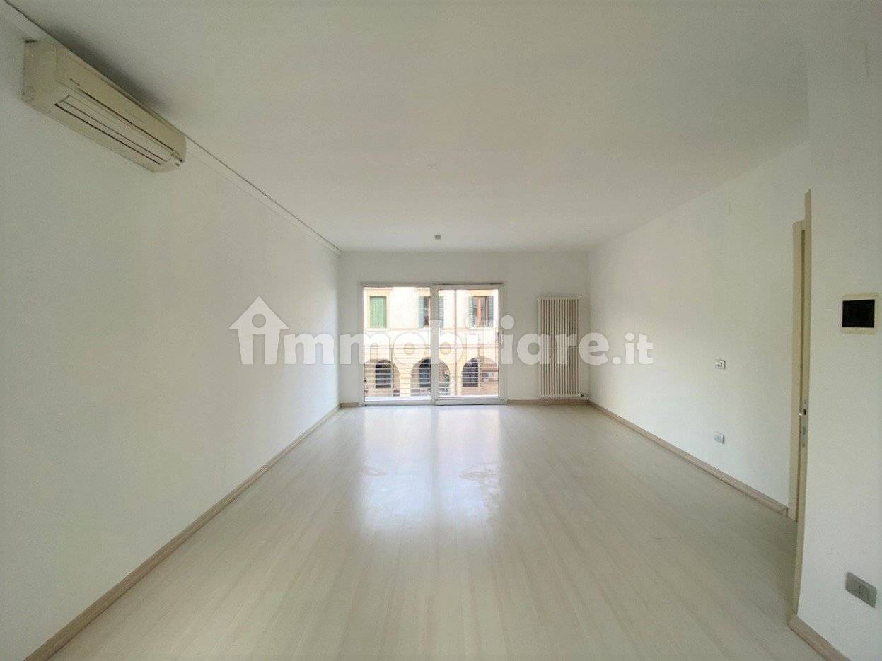 Escritório de 3 divisões em Casale sul Sile, Italy N.º 191962