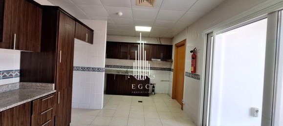 7 bedrooms Villa in Abu Dhabi, UAE No. 23039 6