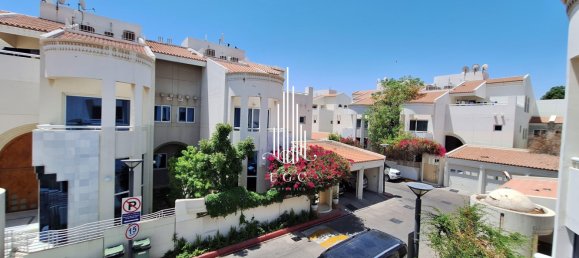 7 bedrooms Villa in Abu Dhabi, UAE No. 23039 5