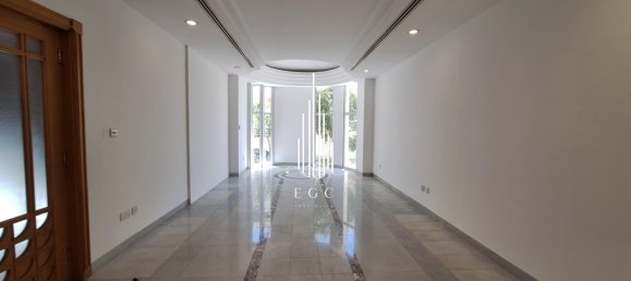 7 bedrooms Villa in Abu Dhabi, UAE No. 23039 14