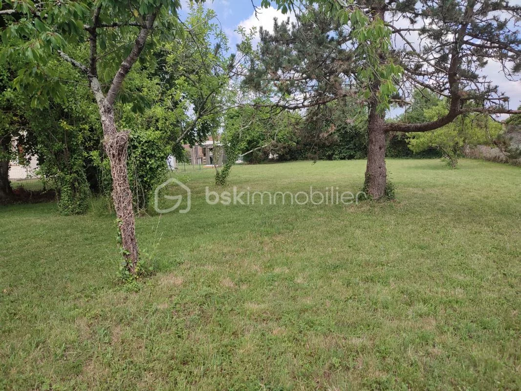 Grundstück in Nieuil, France 1028m², Nr. 96452