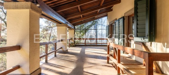 4 bedrooms Villa in Venegono Inferiore, Italy No. 126318 7