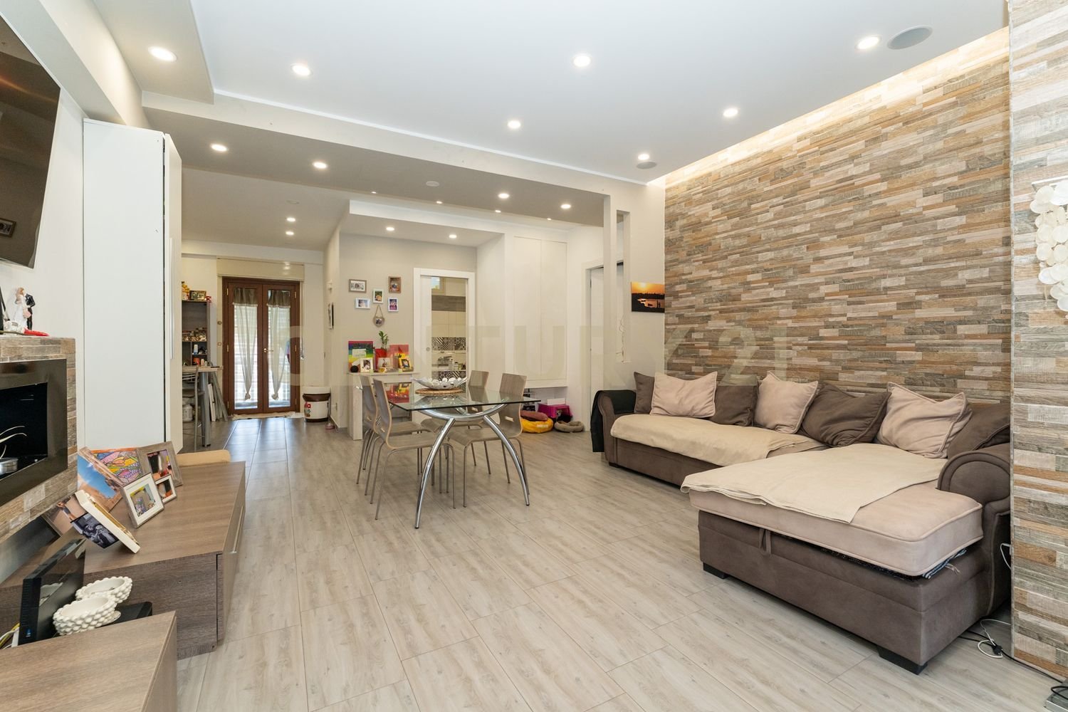 Apartamento de 5 dormitorios en Catania, Italy No. 327392