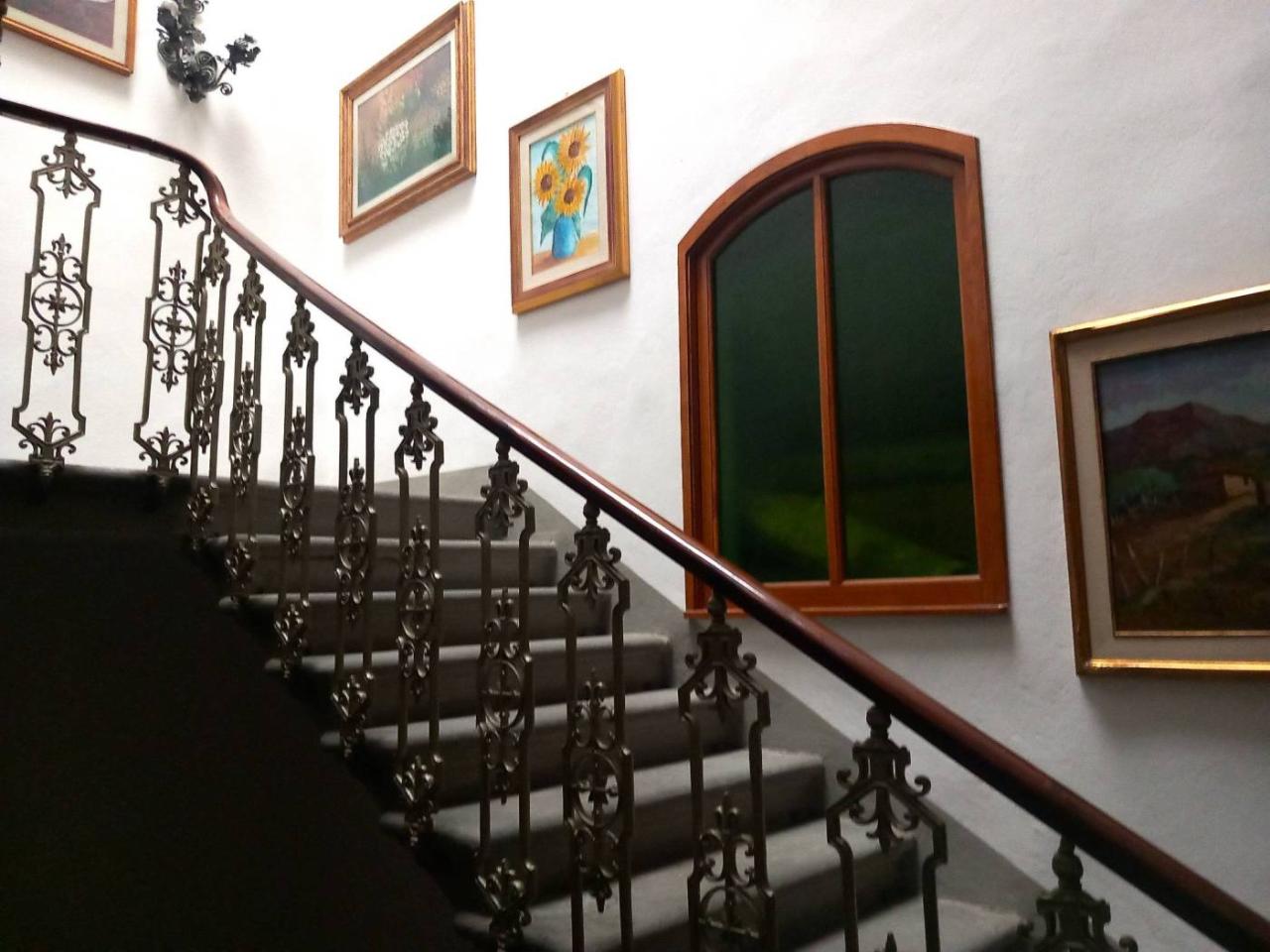 10 rooms House in Florence, Italy No. 18623