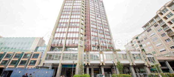 Коммерческая недвижимость с 5 комнатами в Генуя, Италия № 36441 9