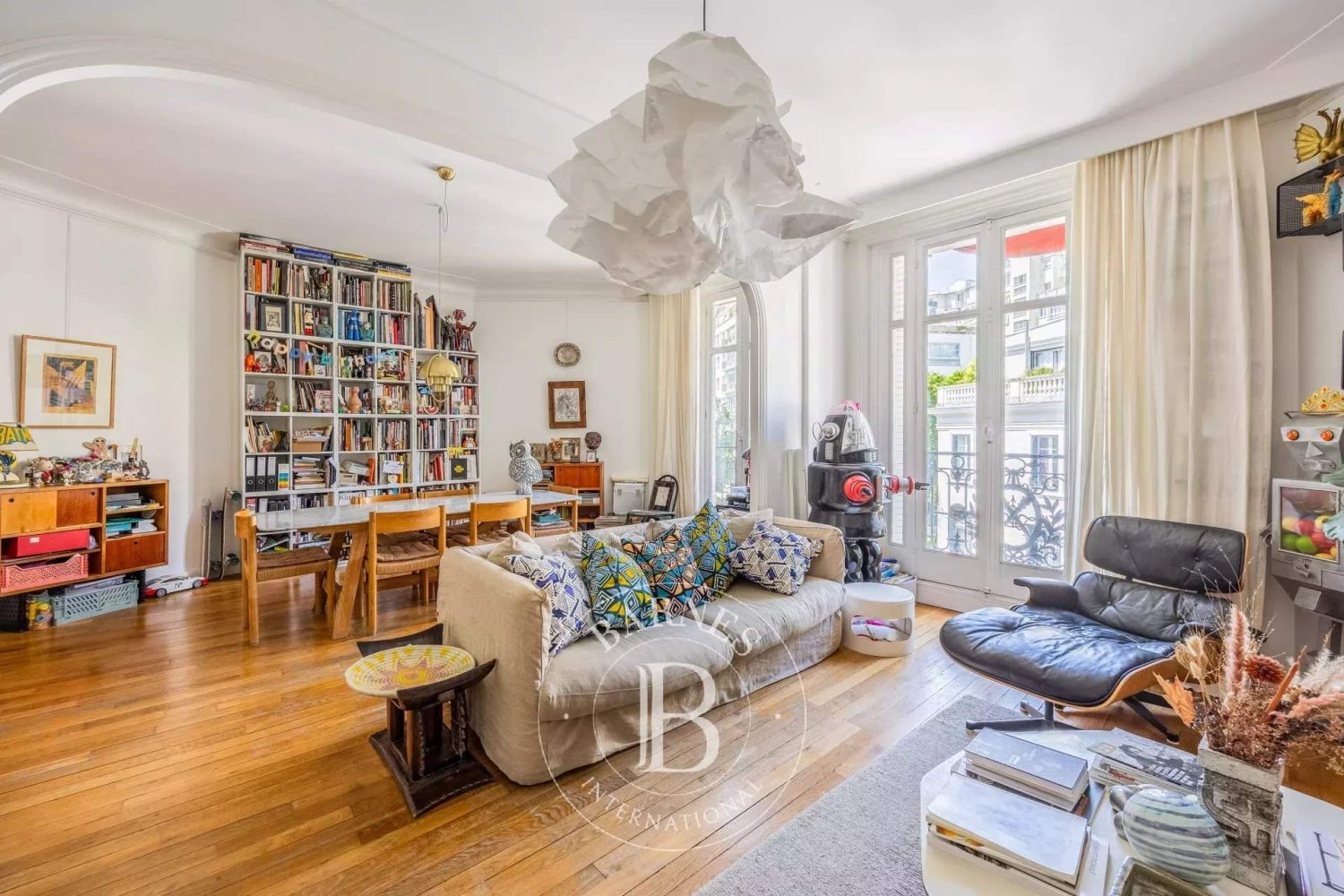 2 bedrooms Apartment in Paris, France No. 326693