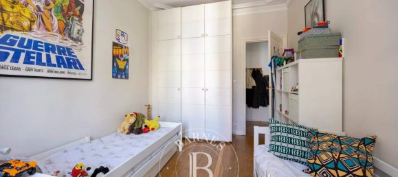 2 bedrooms Apartment in Paris, France No. 326693 3