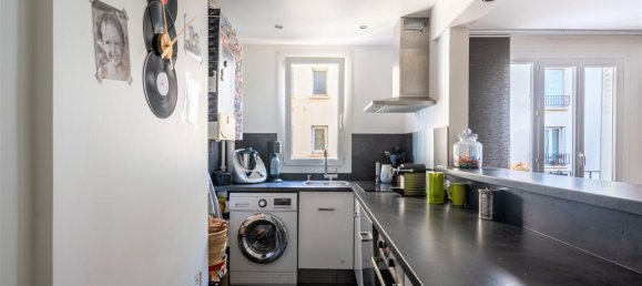 2 bedrooms Apartment in Paris, France No. 184451 10