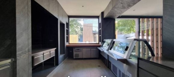 250m² Commercial property in Bangkok, Thailand No. 22131 6