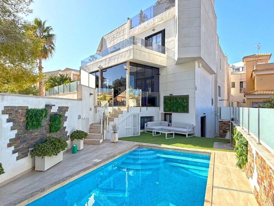3 bedrooms Villa in Alicante, Spain No. 176592