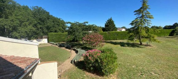 5 bedrooms House in Laroque-Timbaut, France No. 201325 18