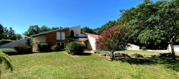 5 bedrooms House in Laroque-Timbaut, France No. 201325 2