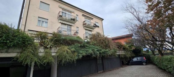 3 rooms Apartment in Como, Italy No. 2832 2